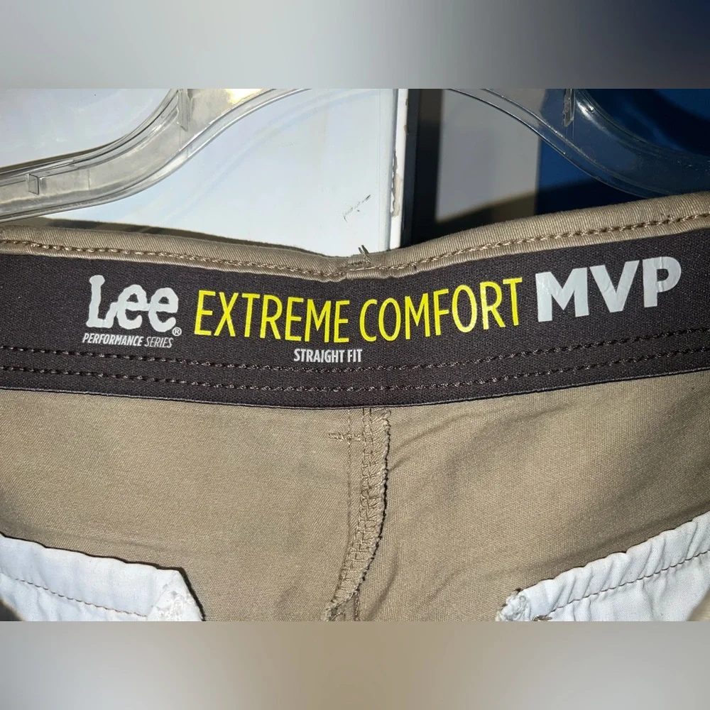 Lee Men's 33x29 Extreme Comfort MVP Straight Fit Khaki Pants